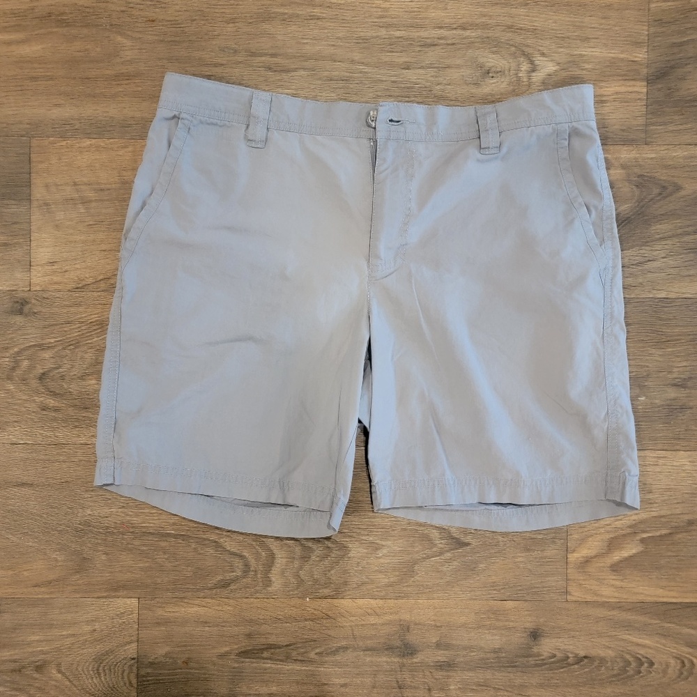 Mens Columbia Gray outdoor shorts size 34